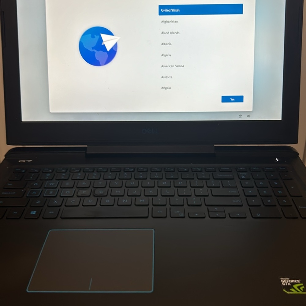 Dell gaming laptop in like new condition weighs just over 6 lbs - Picture 11 of 11